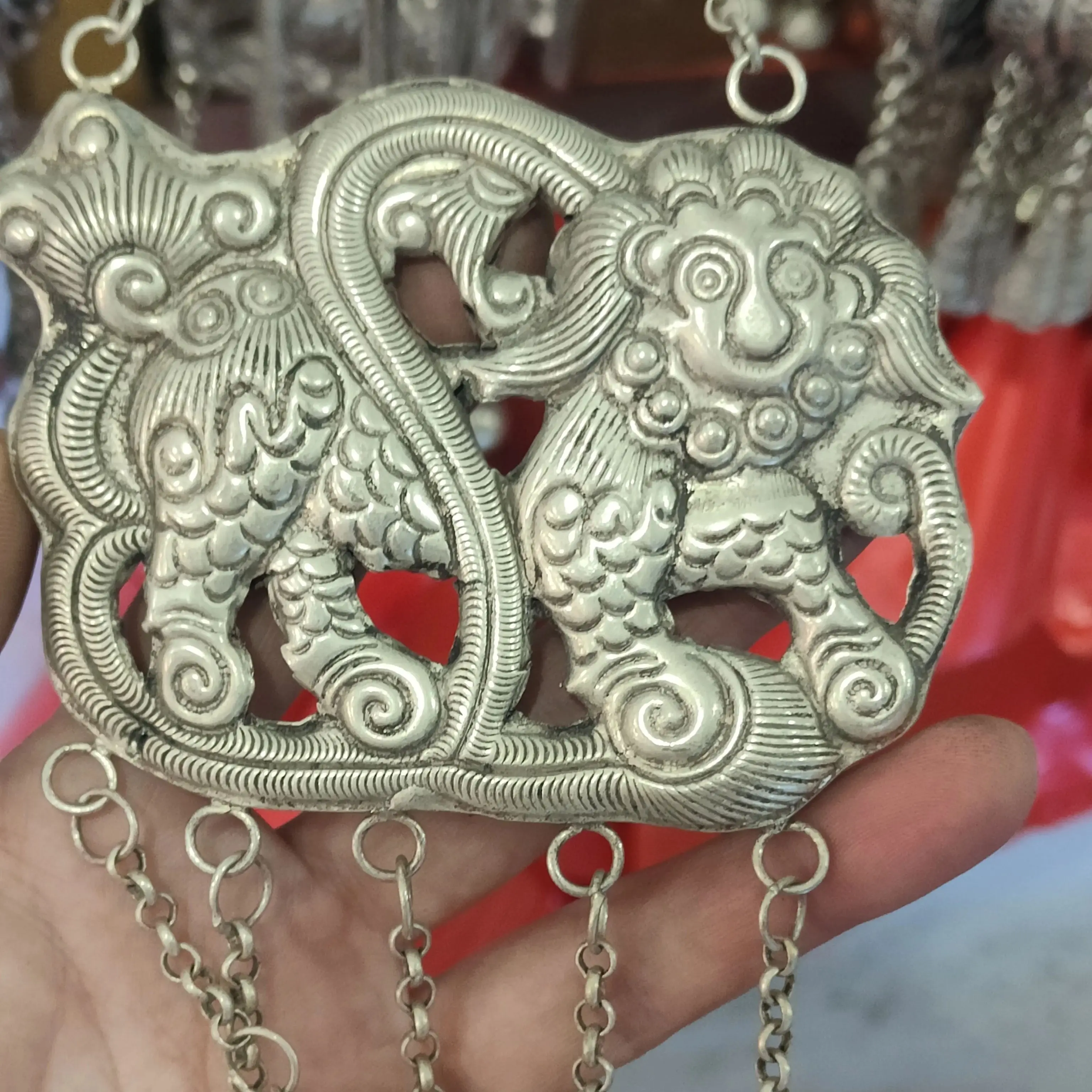 

Статуэтка серебряного льва