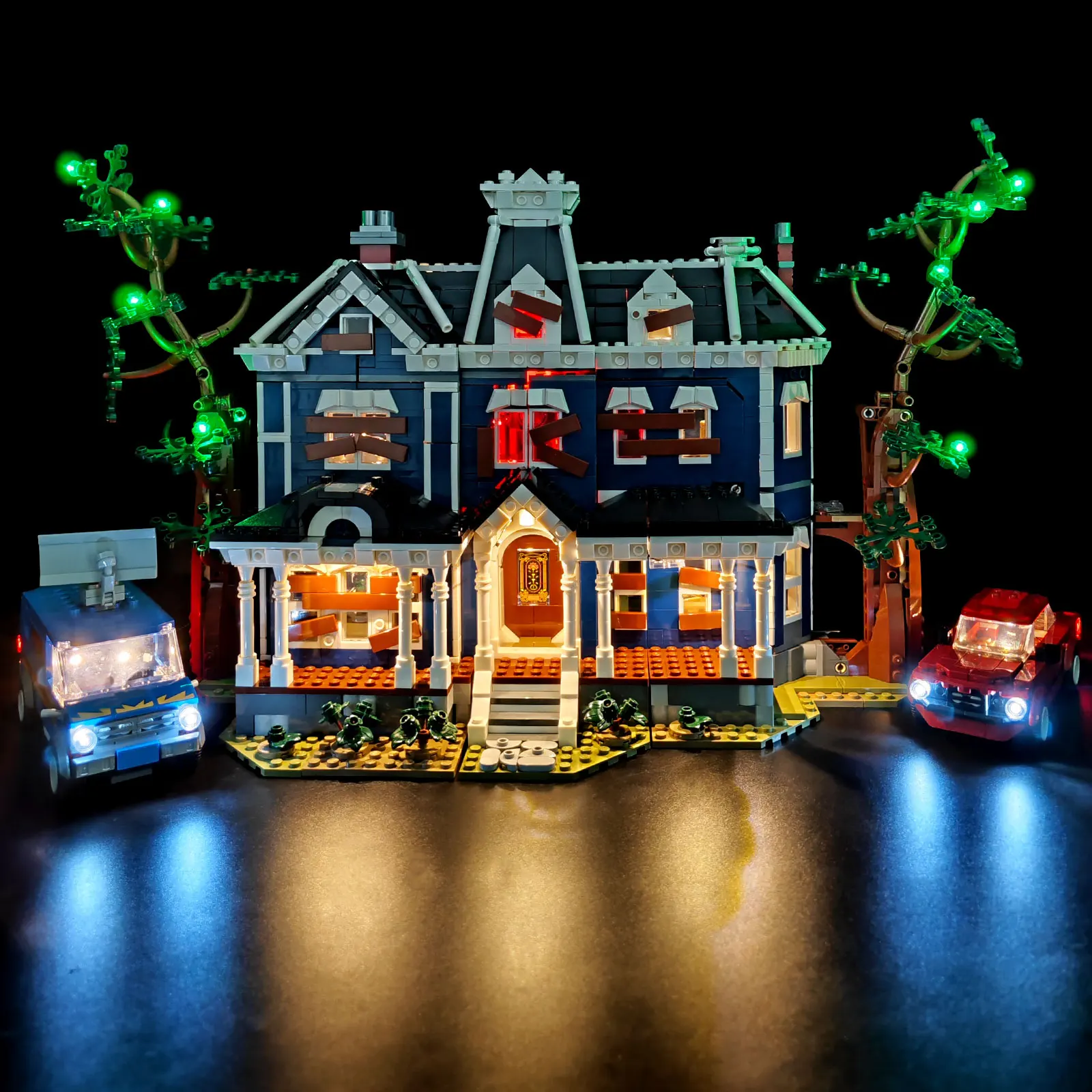 Фото Комплект светодиодного освещения LYBMTWF, совместимый с Lego11370 Stranger Things The Creel House (блоки модели в комплект не входят) №1