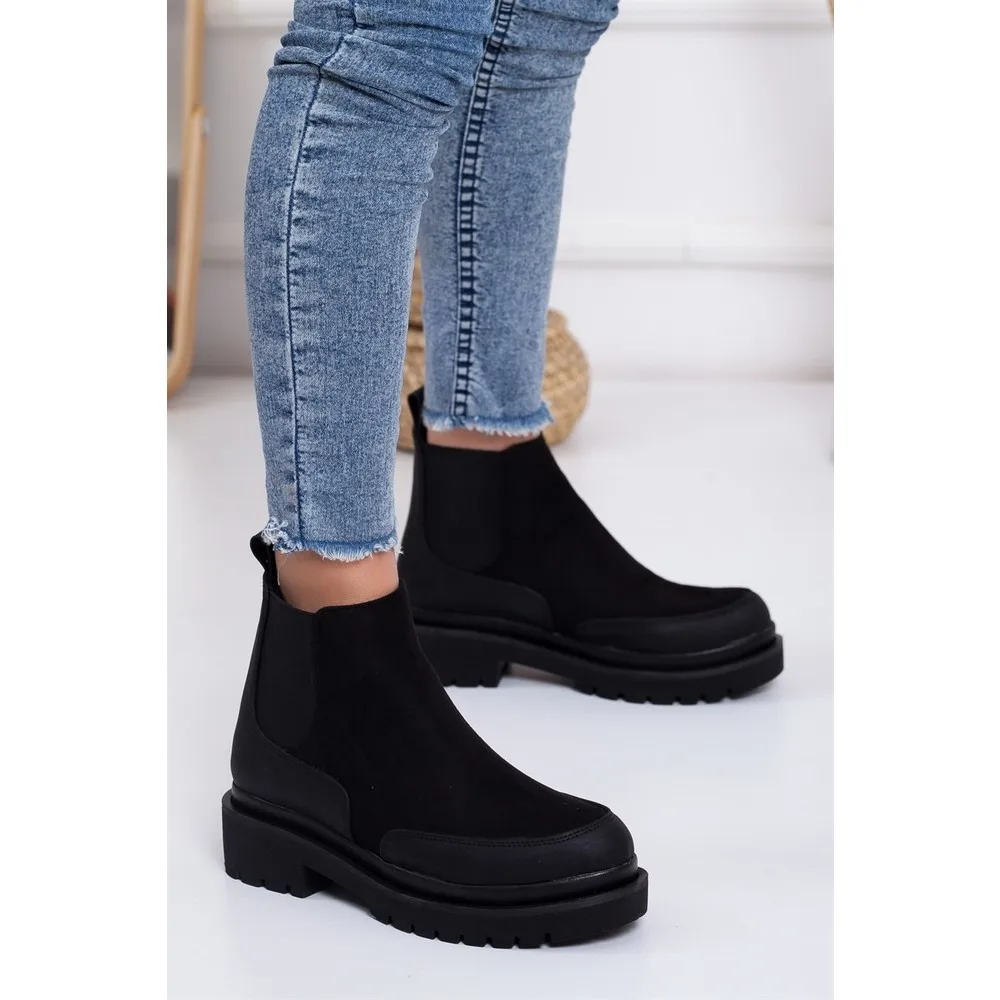 

Dorlie Malvin Women Boots Black Suede