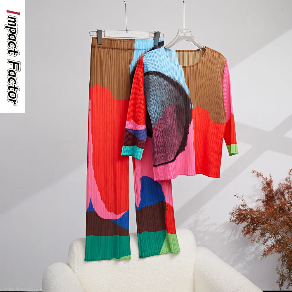 Женский комплект из футболки и прямых брюк с рукавом 3/4