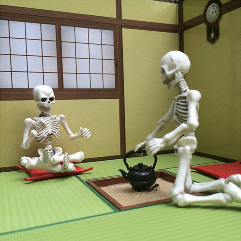 

Подвижная модель человеческого черепа в виде каркаса с надписью «Mr Bones»