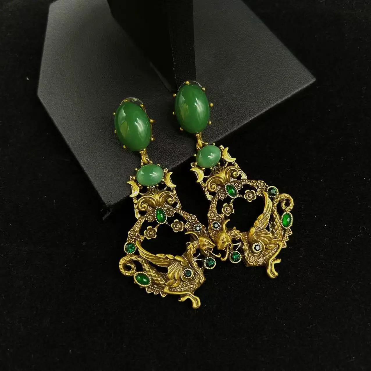 Европейские и американские преувеличенные трехмерные резные серьги