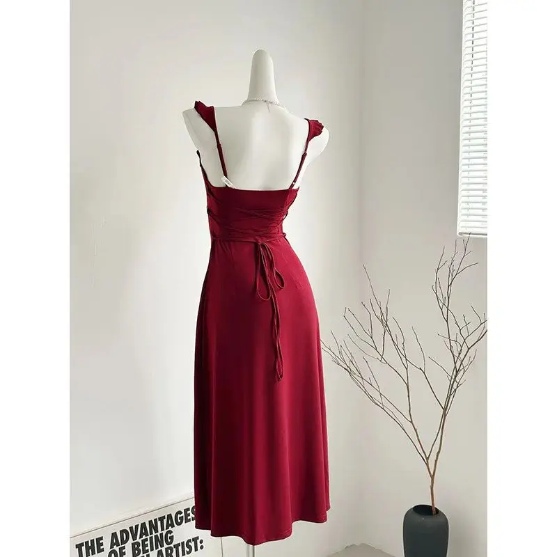 Однотонное нежное платье на бретелях с открытой спиной женское летнее средней и