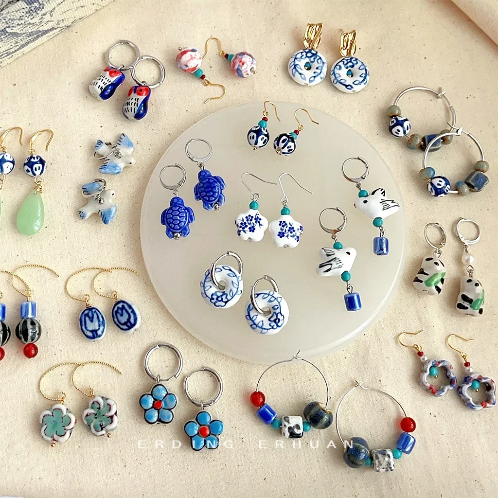 Привлекательные очаровательные сине-белые фарфоровые висячие серьги ручной