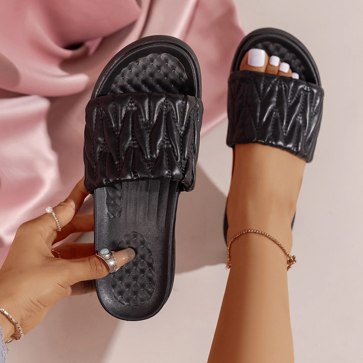 Brand Slippers for Women Flat Slides Soft Sole Light and Comfortable Ladies Shoes Wrinkled Leather Summer Shoes Outdoor Casual