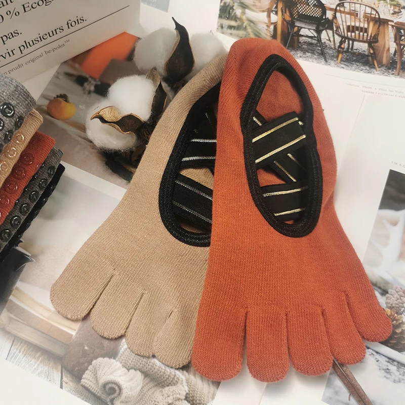 Фото [29] новые женские носки с пятью пальцами для йоги, Нескользящие поглощающие пот дышащие спортивные носки с перекрестными ремешками, домашние носки для фитнеса №4