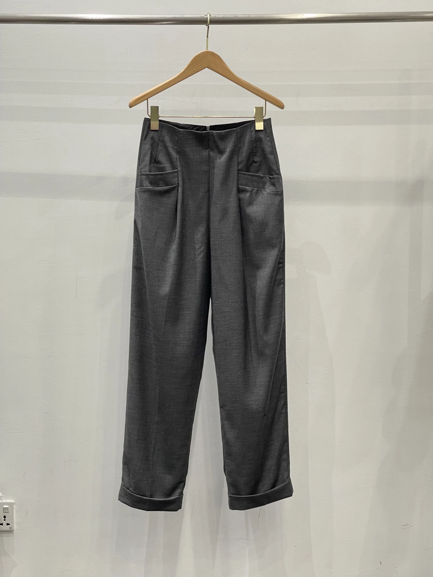 Classic simple straight high waist pants, pant legs rolled up design young casual style