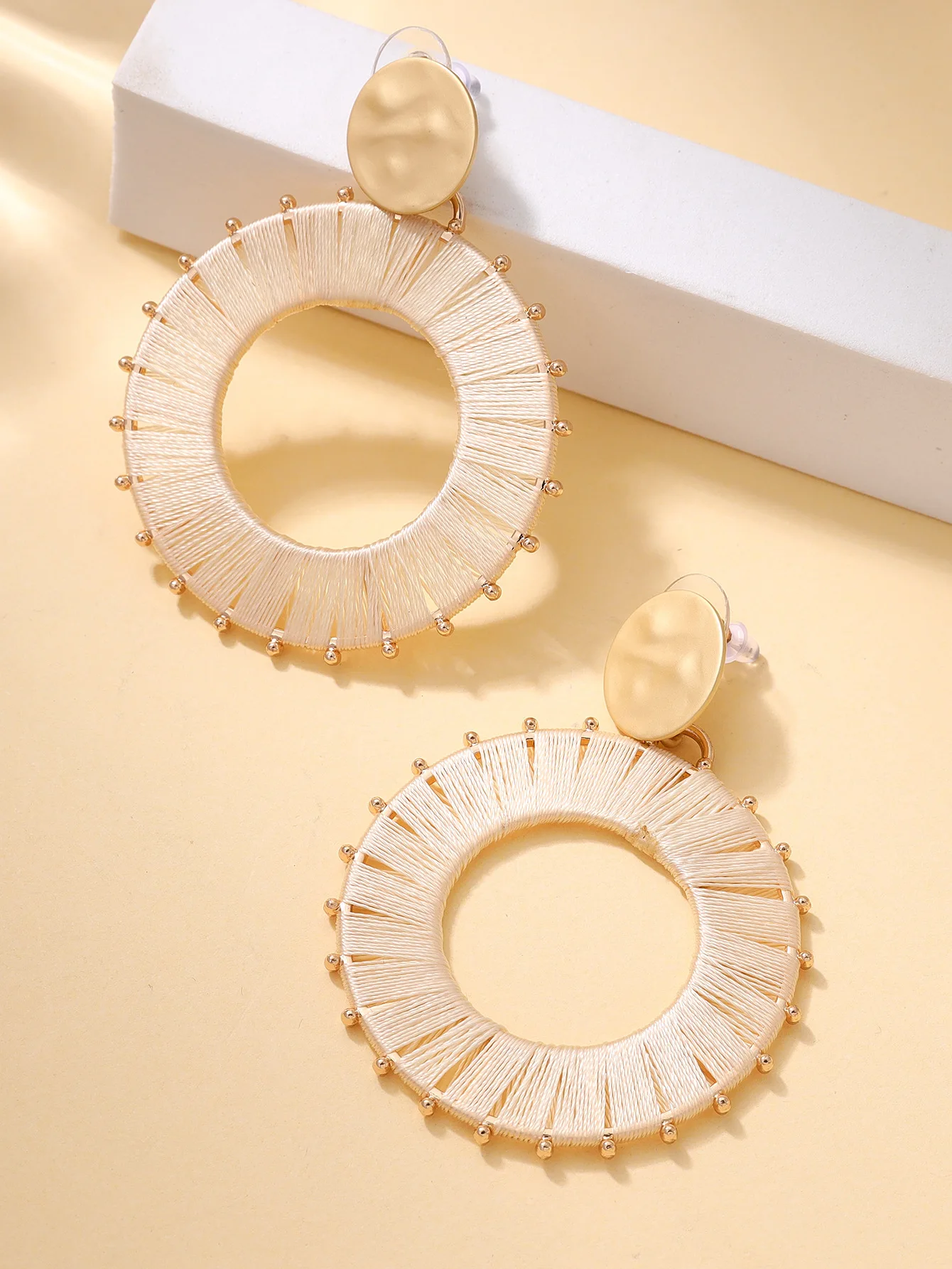 New Style Earrings for Women: European and American Circle White Earrings for Women Fashion Zircon Personality Circle Versatile