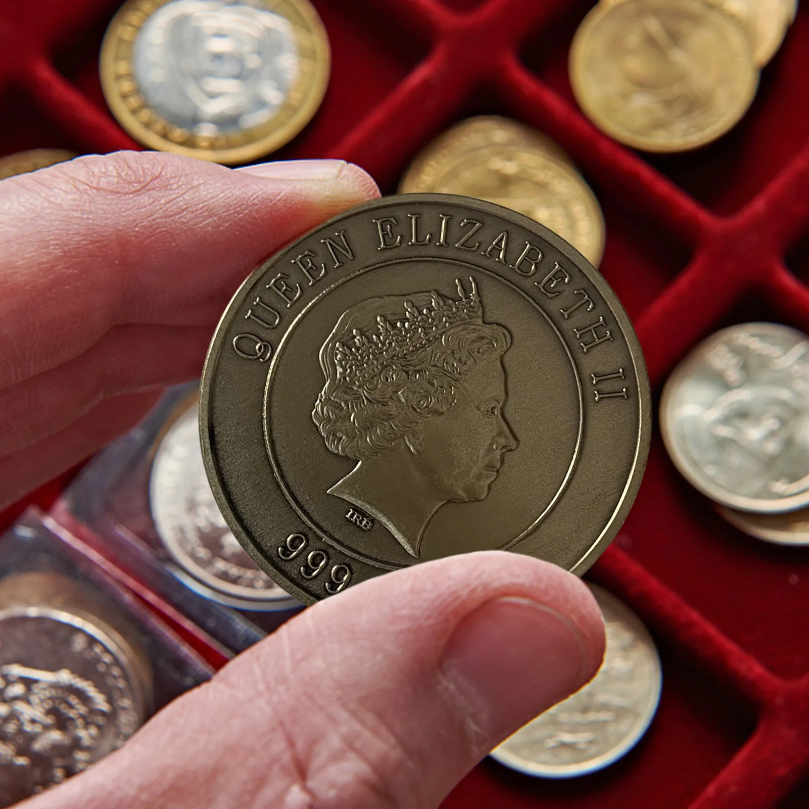 

British Queen Elizabeth II British Coins Round Medallion Iron Coins Souvenir Perfect Gift for Anniversary Wedding Birthday