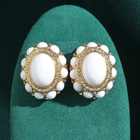 Винтажные серьги-гвоздики с белым камнем в форме яйца для женщин, аксессуары золотого цвета, ювелирные изделия со стразами, тенденции 2025 года, свадьба высокого качества