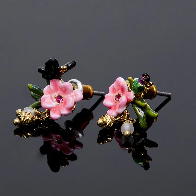 Женские асимметричные серьги из серебра 925 пробы в форме цветка бабочки божьей