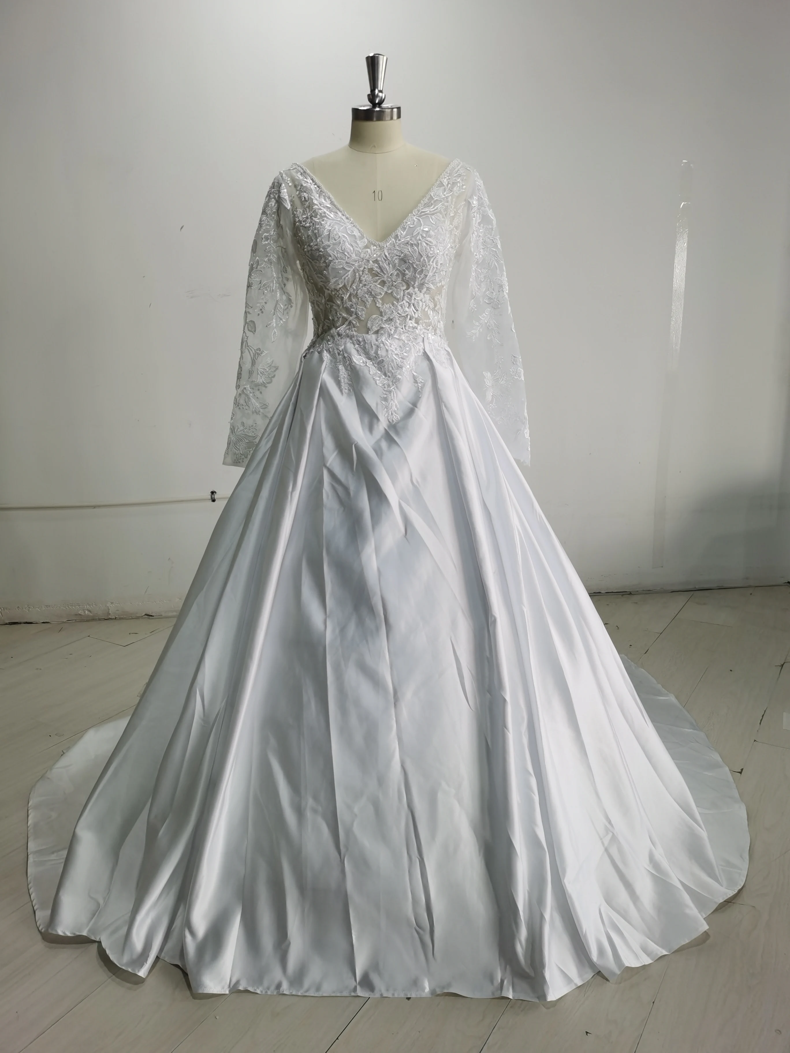 

Женское атласное свадебное платье TIXLEAR, с кружевной аппликацией и V-образным вырезом, платье невесты с длинным рукавом, на заказ