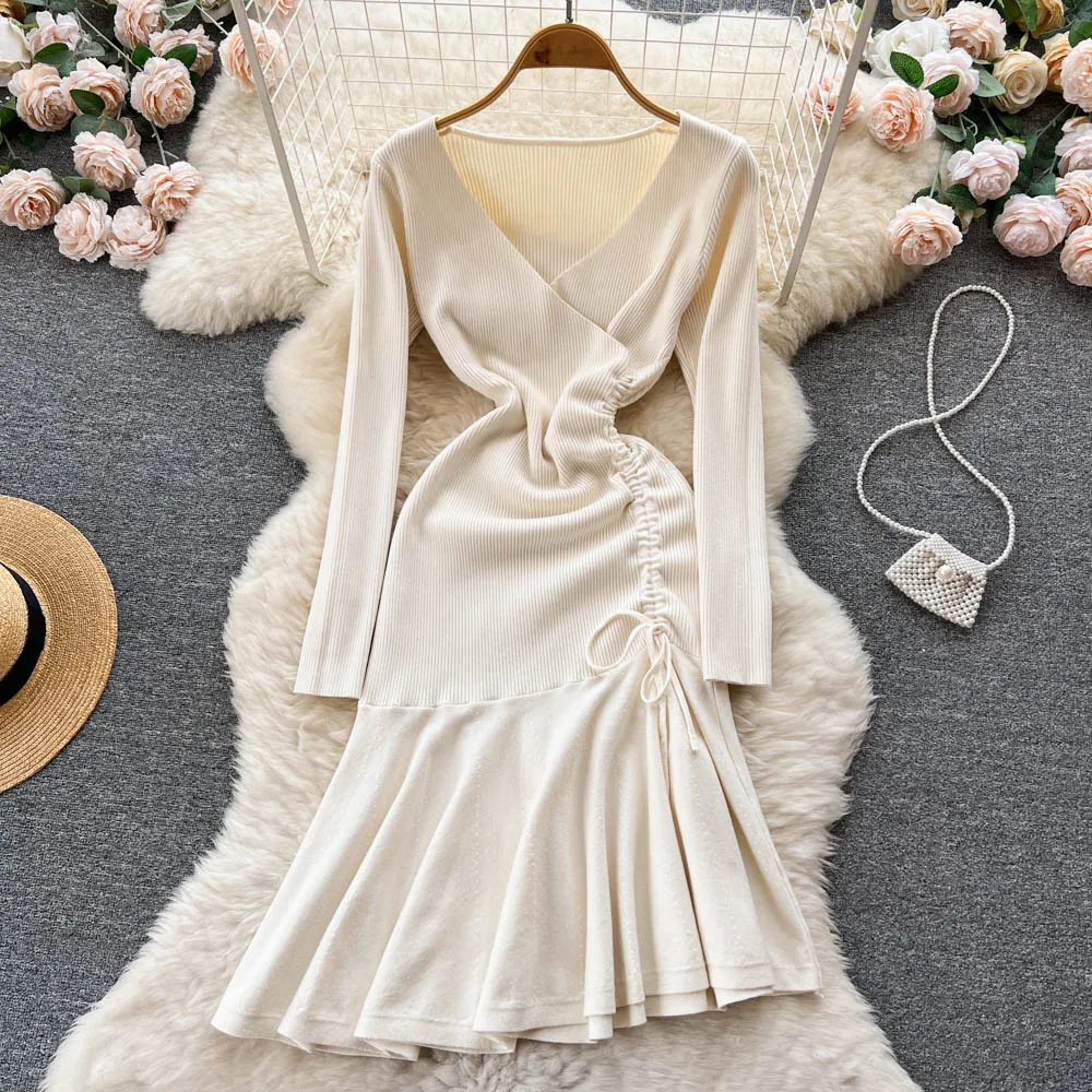 

Осенне-зимнее французское Плиссированное вязаное платье-Русалка средней длины с V-образным вырезом и оборками на шнуровке