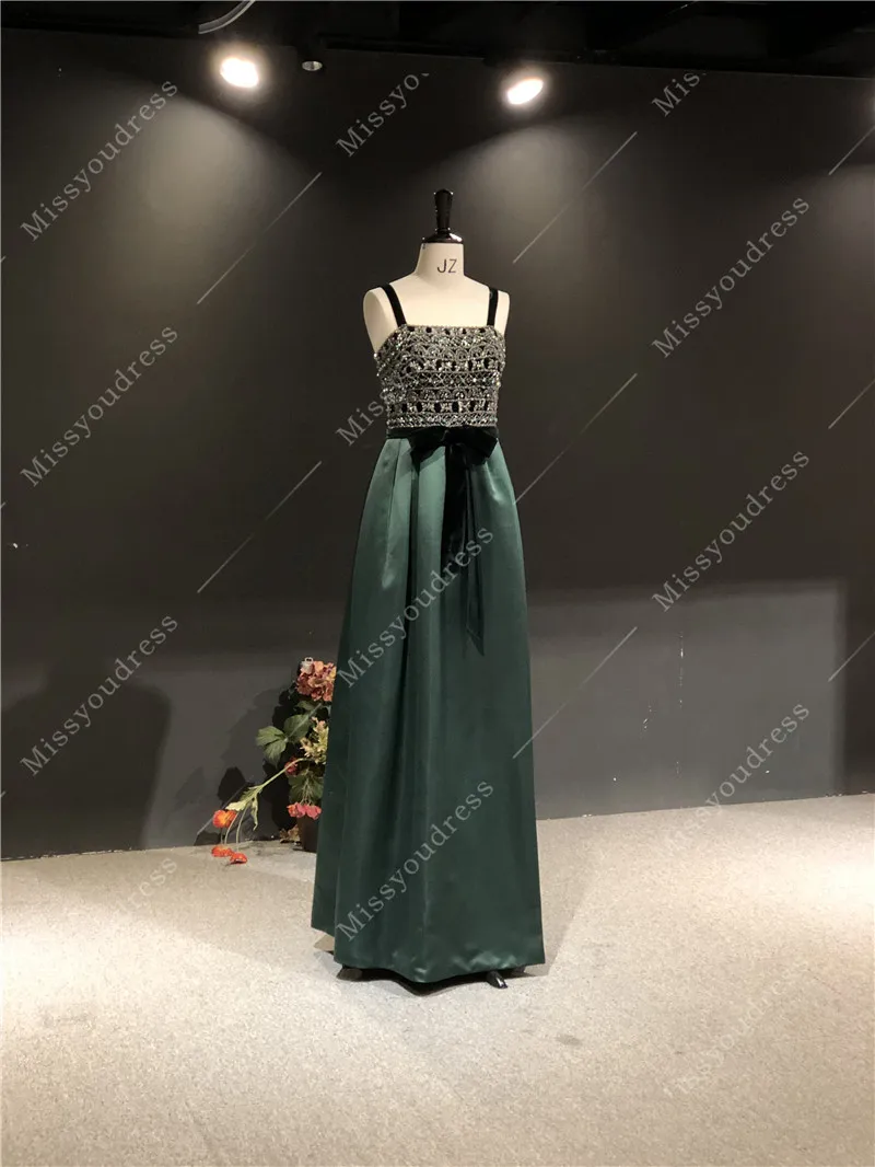 Новинка 100% реальные фотографии темно-зеленый Атласный топ тяжелые бисеры