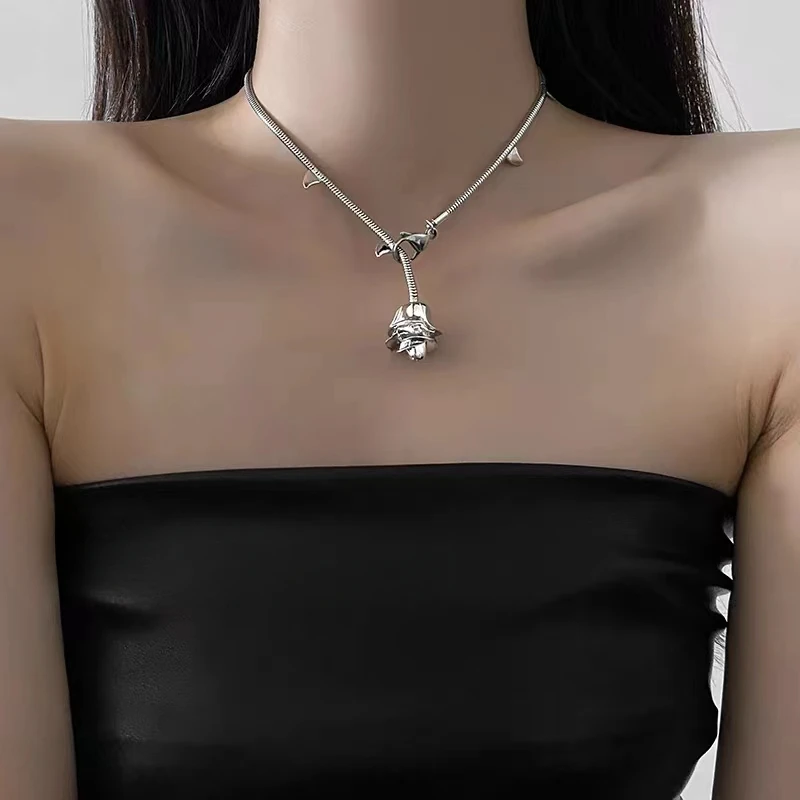 

Original Unique Significance Sweet Cool Style Metal Rose New Style Shiny Advanced Sense Light Luxury Pendant Necklace