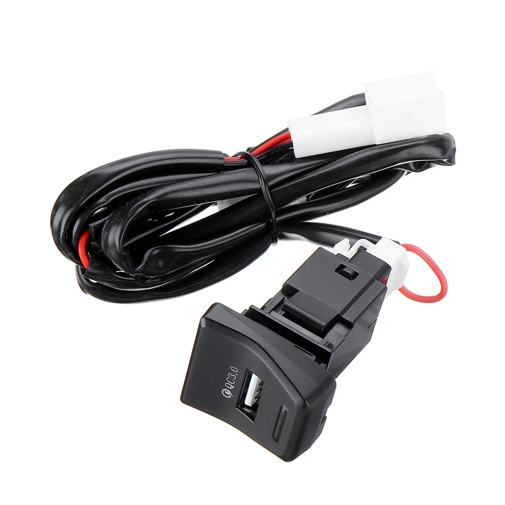 Автомобильное зарядное устройство с центральным управлением QC3.0 для Toyota RAV4 2019 2020