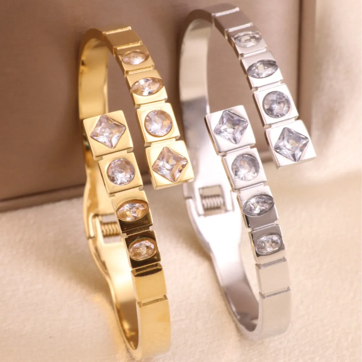 Модный женский браслет из титановой стали