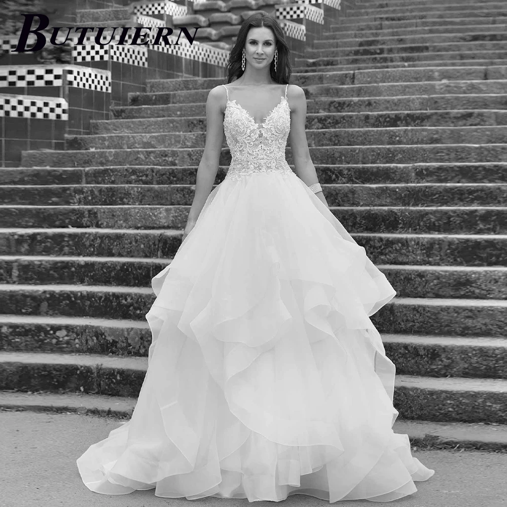 

Свадебное платье на бретельках, с кружевной аппликацией