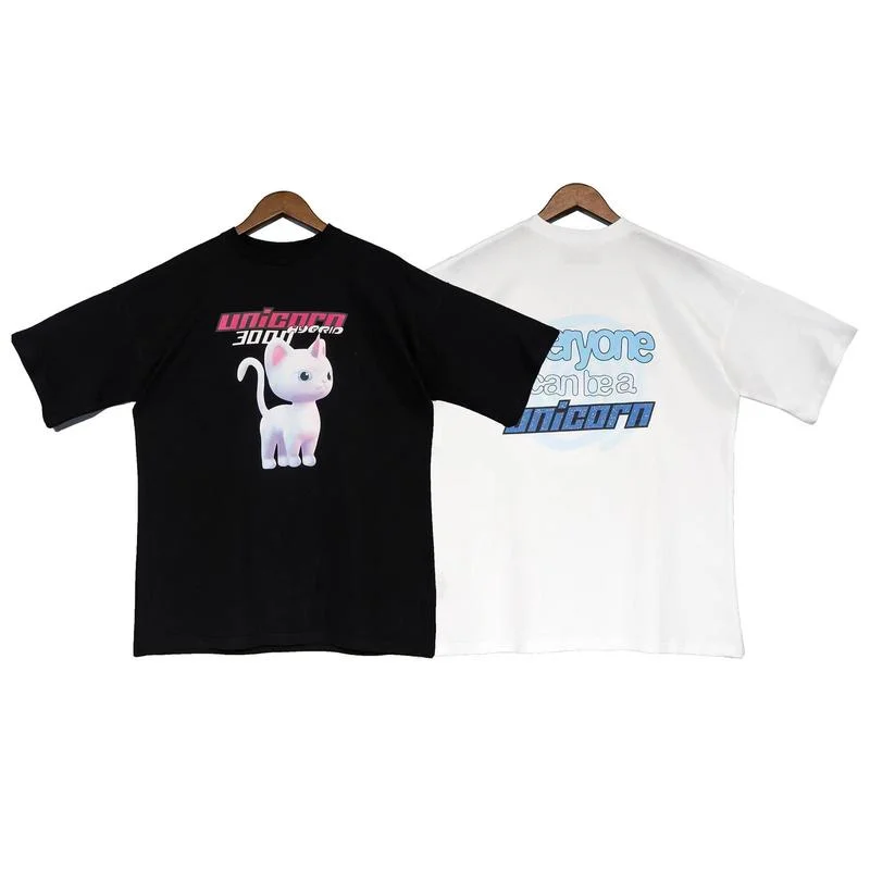 

Футболка 22SS с мультяшным принтом маленького кота для мужчин и женщин, европейские размеры, 100% хлопок, топы, футболки, универсальный стиль, ле...