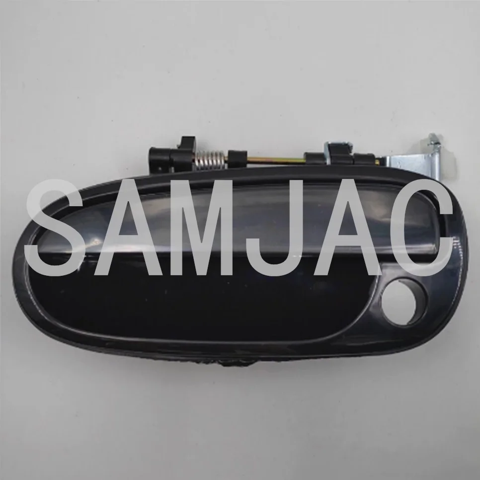 Наружная ручка двери хендай матрикс. Ручка дверная левая передняя хендай матрикс. 8265017000 ручка двери. Хендай матрикс наружная дверная ручка. Ручка двери матрикс.