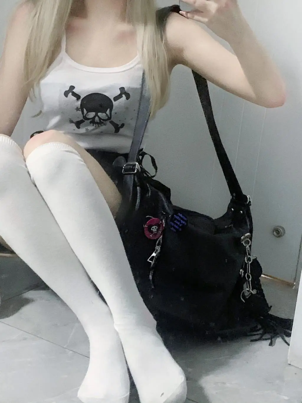 Женский короткий топ без рукавов в готическом стиле