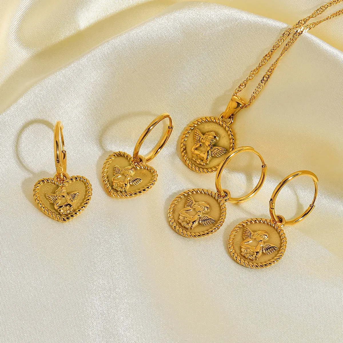 Ожерелье JitDoo позолоченное из нержавеющей стали 18 К с кулоном в виде Купидона