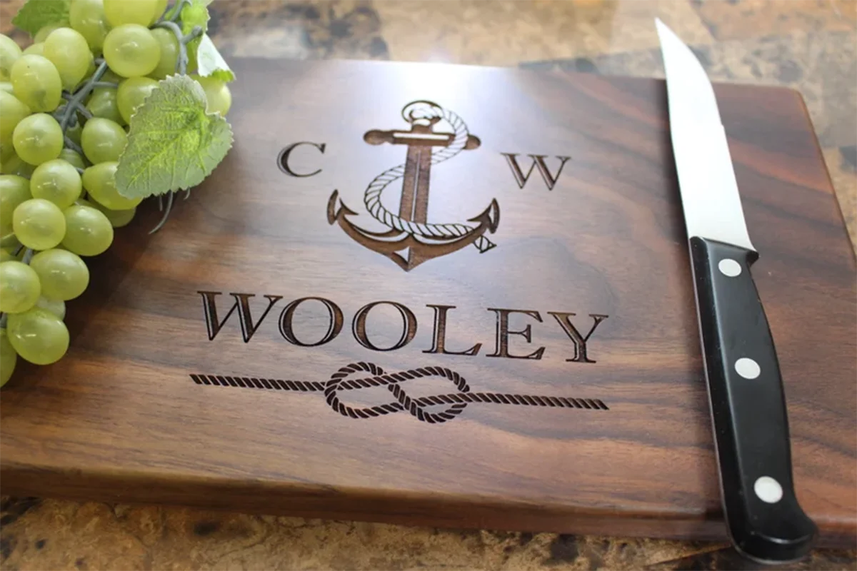 Personalized custom text carved walnut wood cutting board kitchen beech wood cutting board Christmas gift