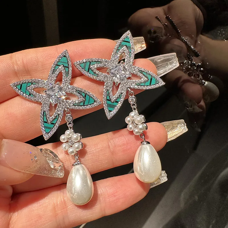 

High-end hollow pearl petals sweet fashion luxury earrings for women green classic flower ear jewelry