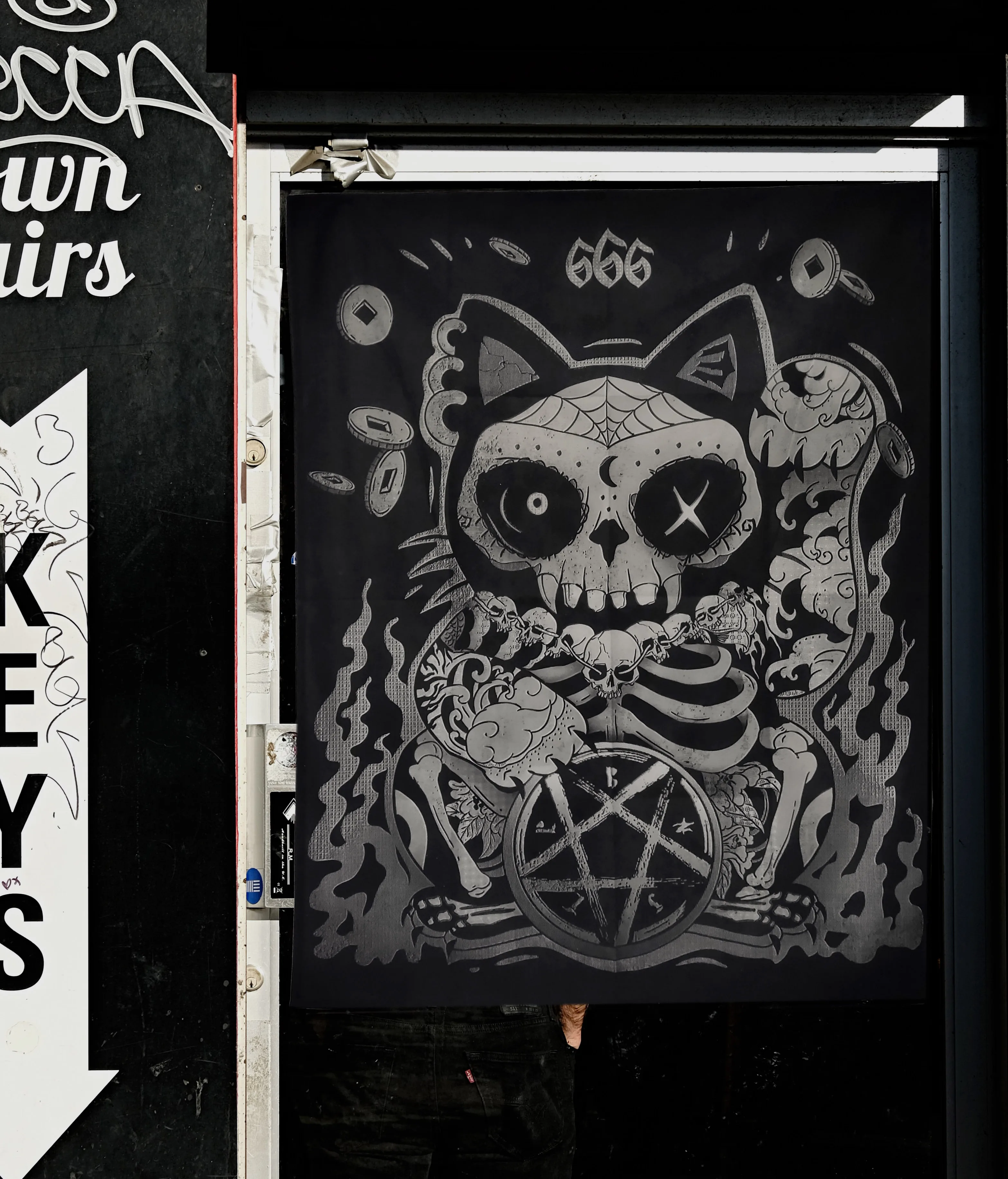 

Tattoo shop tattoo money cat hanging cloth,dark, small number of Japanese skeletons, original background, cloth house decoration