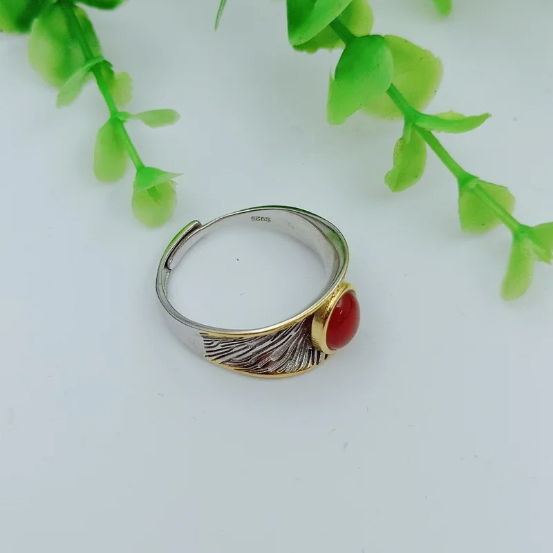 

Кольцо из серебра 925 пробы с натуральным агатом