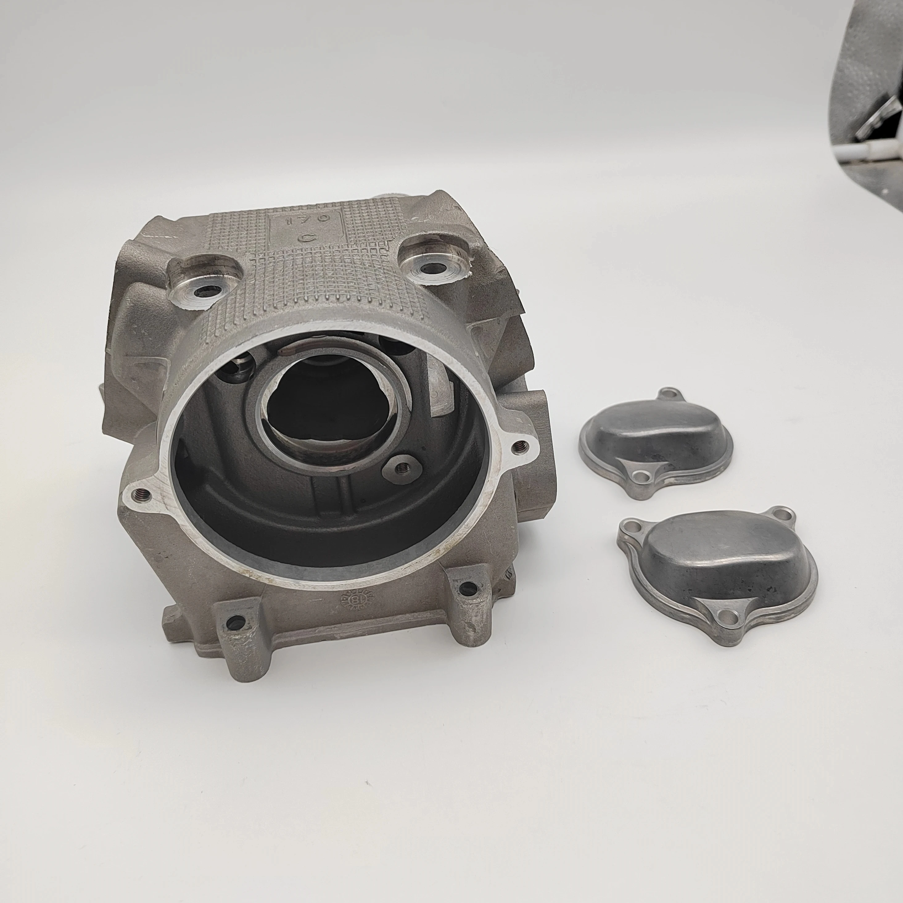 

Комплект головки цилиндра для Linhai двигатель с водяным охлаждением LH250 260 Скутер ATV UTV 22401A 22061 22062 Yamaha YP250 Majesty