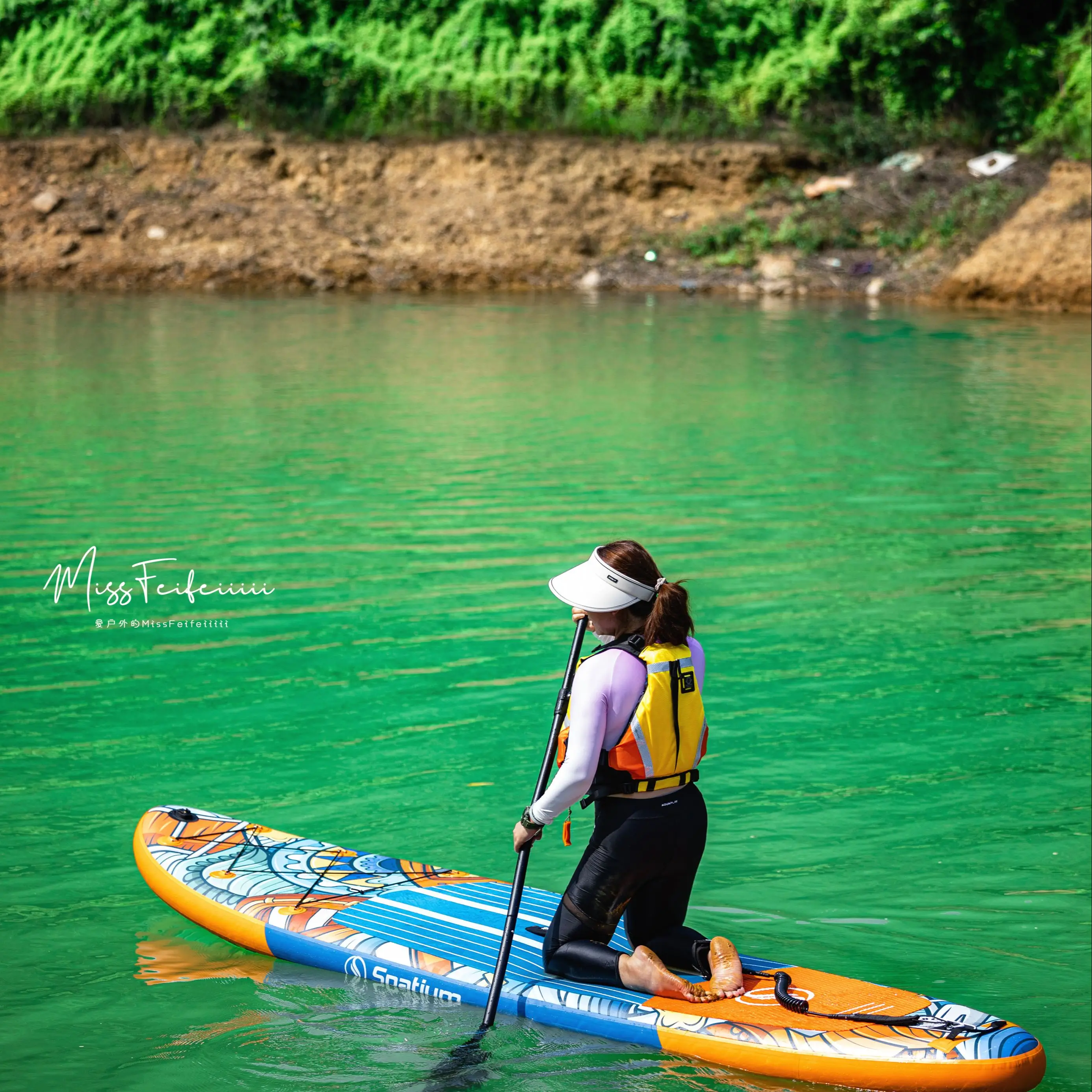 

Spatium Portable Inflatable Standing Paddle With Safety Rope, 3 Detachable Tail Fins, Backpack And Hand Pump.