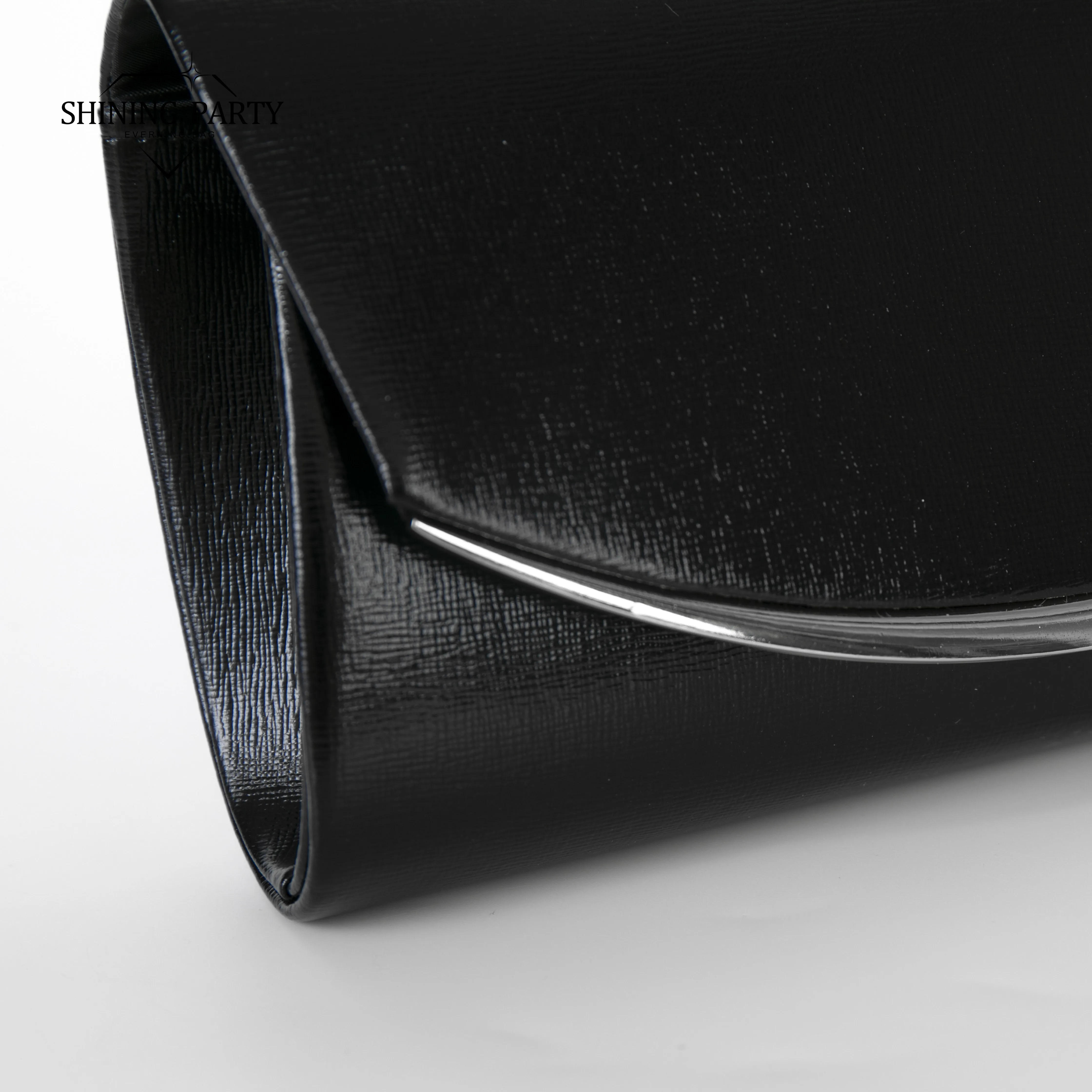 Женская сумка-мессенджер из натуральной кожи квадратная