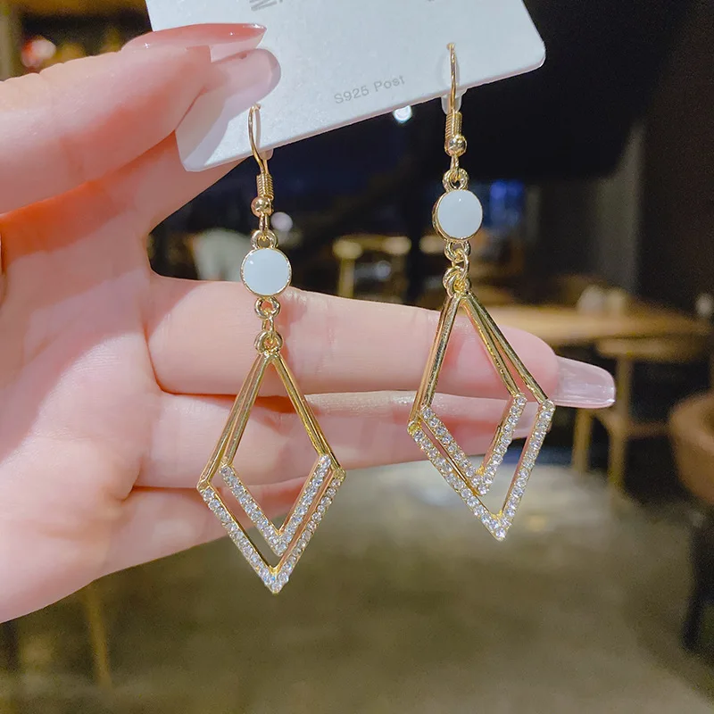 

Vintage Fashion Geometric Diamond Shaped Diamond Inlaid White Opalite Earrings For Women Korean Fashion Earring Jewelry Gifts