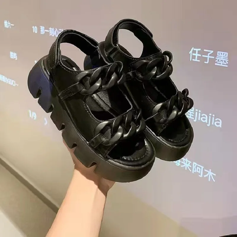 

Сандалии Roma женские, дизайнерские босоножки на платформе, повседневная обувь на толстой подошве, на липучке, пляжные тапочки с цепочкой, лет...