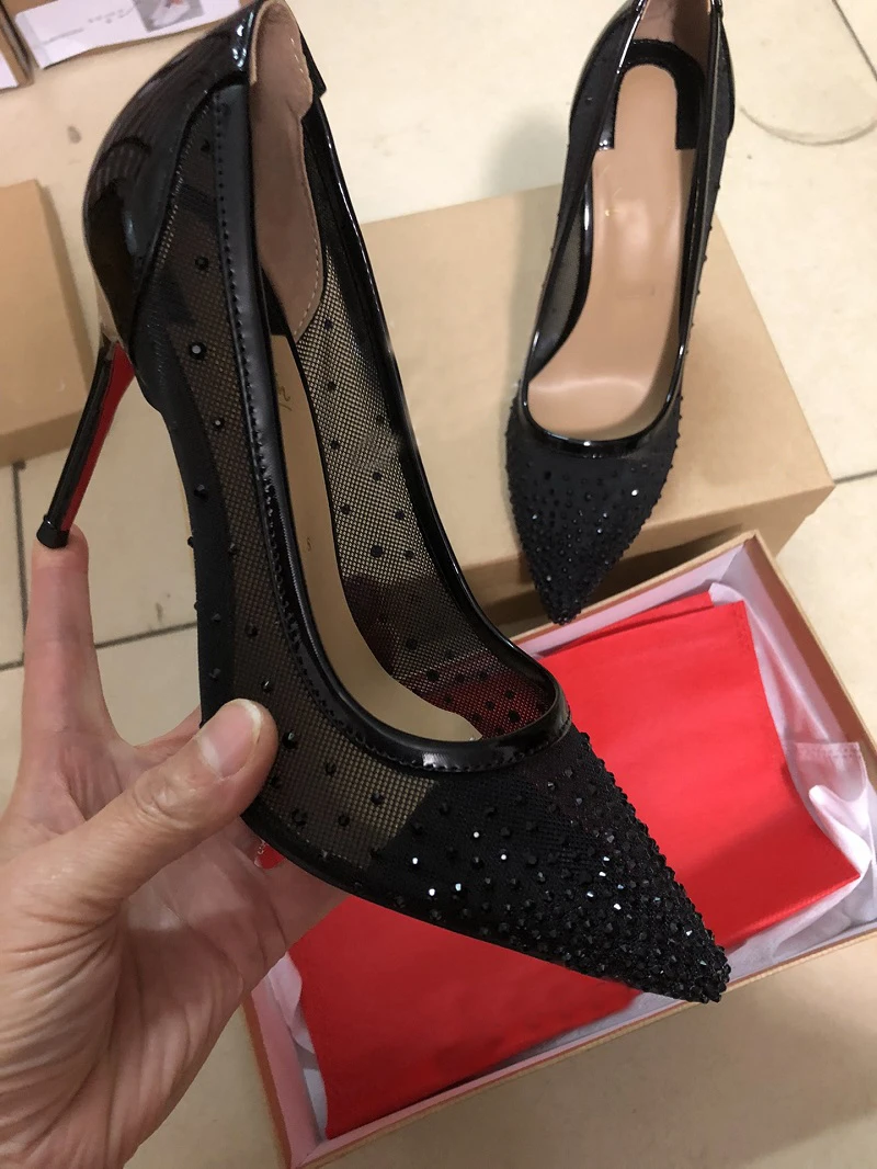 

Модная дизайнерская черная офисная обувь с острым носком и вырезами, украшенная стразами, на высоком каблуке, с красной подошвой, модная обу...