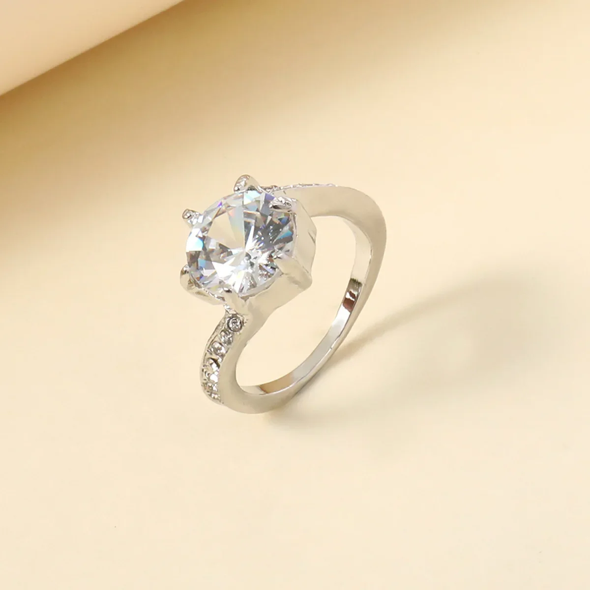 Классическое простое серебряное кольцо 925 пробы с белым цирконием для женщин