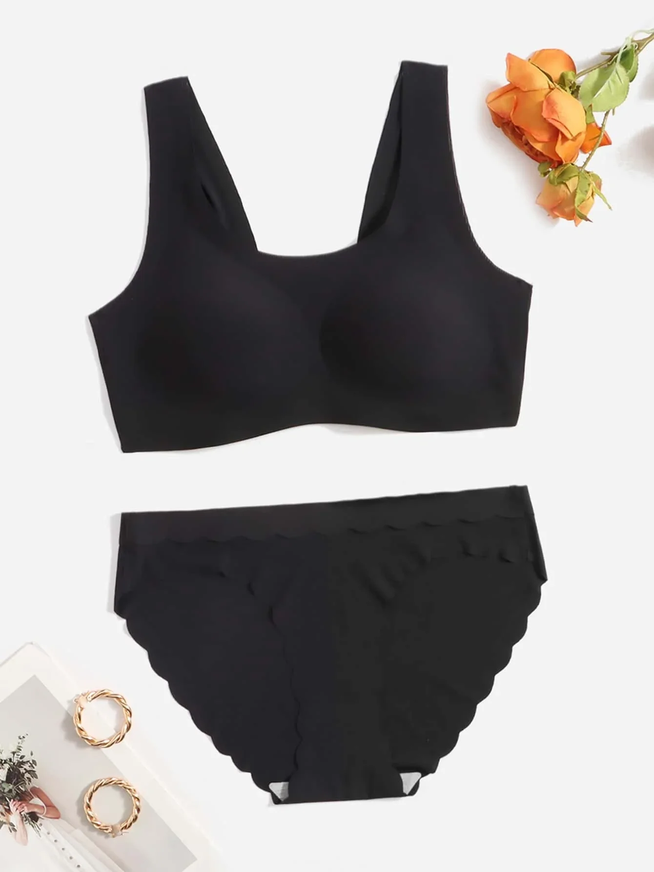 

Plus Scallop Trim No Show Lingerie Set