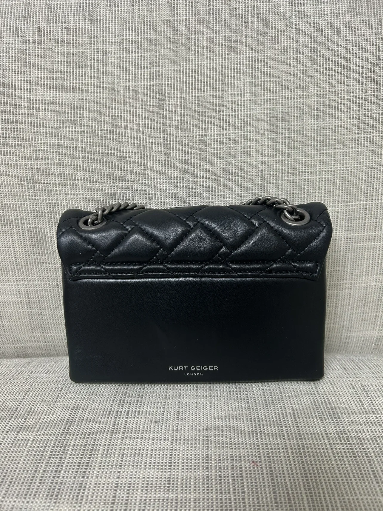 Сумка кросс-боди женская из натуральной кожи с цепочками