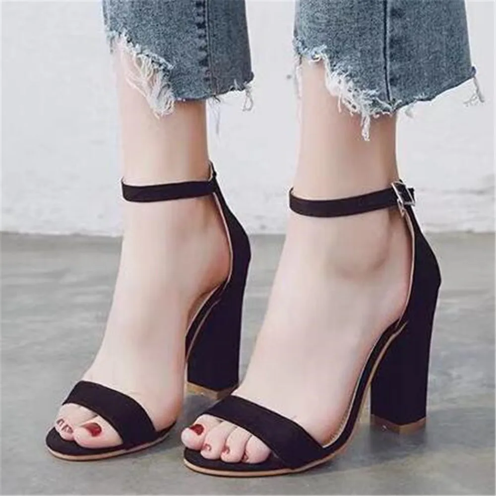 

Сандалии женские в римском стиле на квадратном каблуке, туфли с открытым носком, модные пикантные туфли с ремешком и пряжкой, цвет черный/бе...