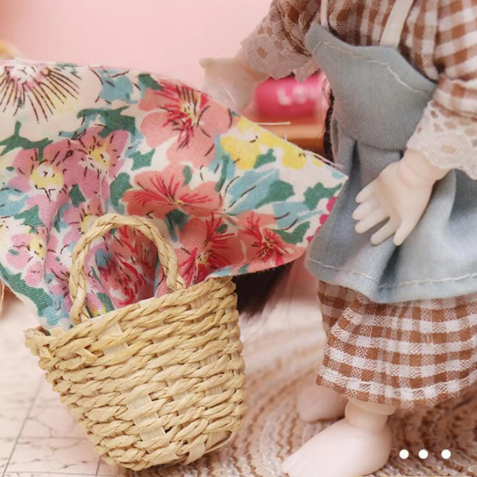 

Dollhouse Basket Hand Woven with Handle Dollhouse Decoration Woven Basket Figurines for Micro Landscape Dollhouse Decor Crafts