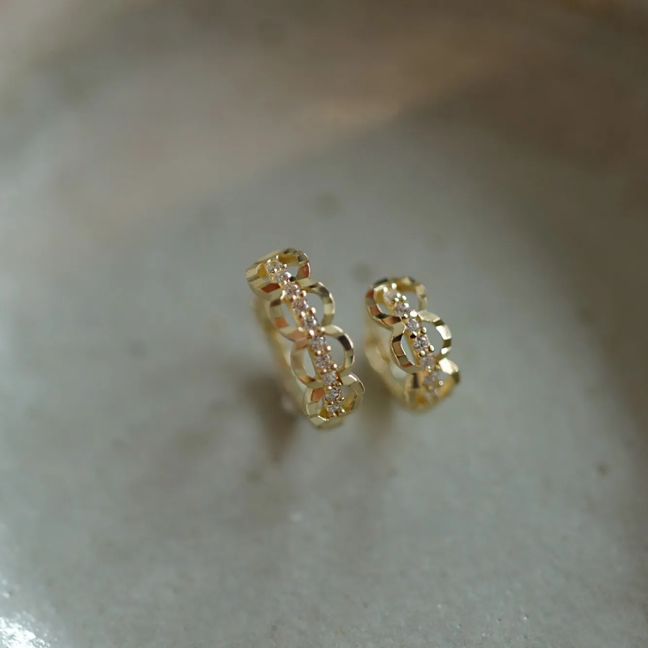 Фото Серьги-кольца из стерлингового серебра 925 пробы с позолотой 14K и кубическим цирконием, гипоаллергенные, для женщин №4