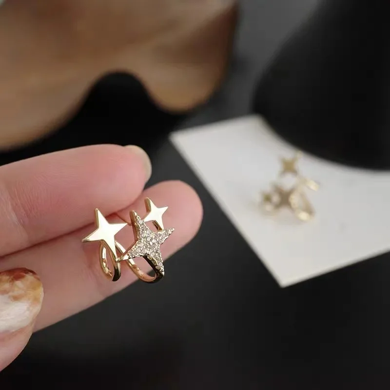 Модные серьги-гвоздики со звездой и кристаллами Изысканные милые серьги для