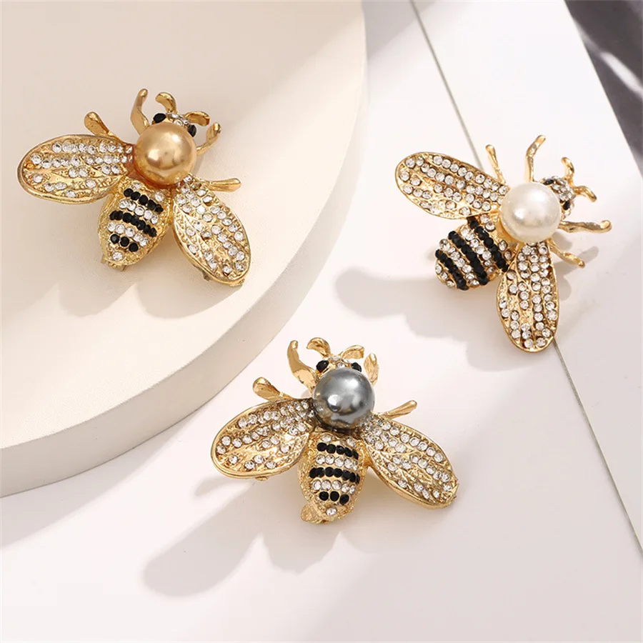 

100PCS Wholesale Fashion Cute Rhinestone Animal Bee Pin Brooch Crystal Insect Series Broach Coat Suit Accessories For Women