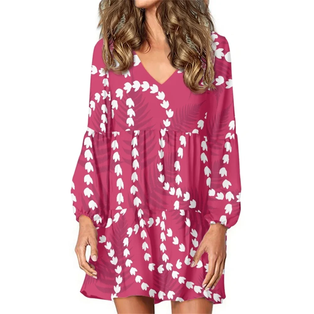 

Женское платье-мини с V-образным вырезом