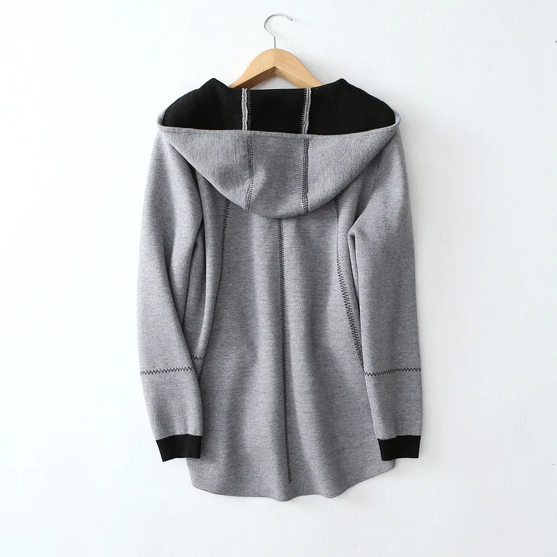 Женская шерстяная куртка средней длины с капюшоном и асимметричным подолом |