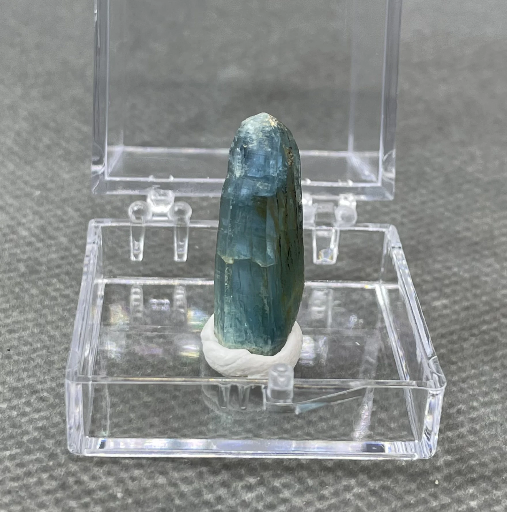 

NEW! 100% Natural Madagascar Columnar Aquamarine Mineral specimen stones and crystals healing crystals (box size 3.4cm)