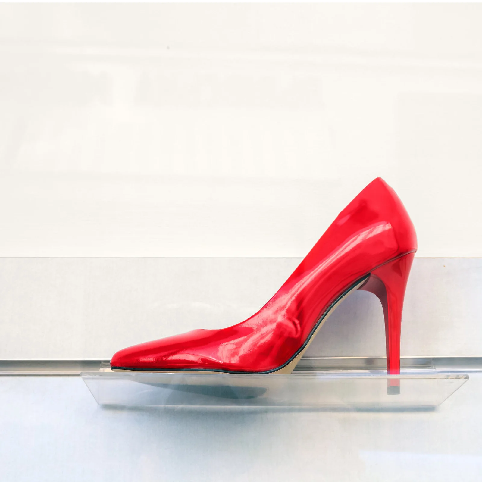 Стеллажи для демонстрации стены обуви раздвижные стеллажи и крепления настенные