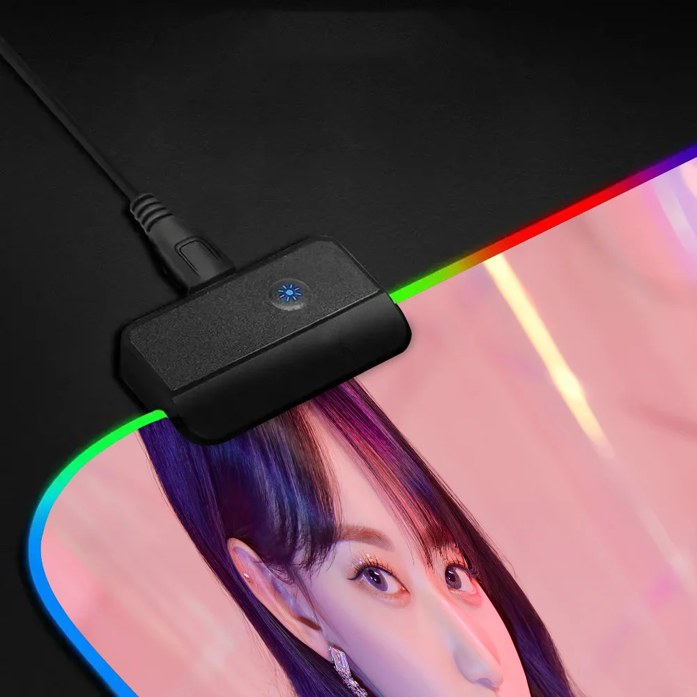 XXL RGB HD Черный Коврик Для Мыши Женщин - Famous Kpop Girl Group LE SSERAFIM Sakura Design