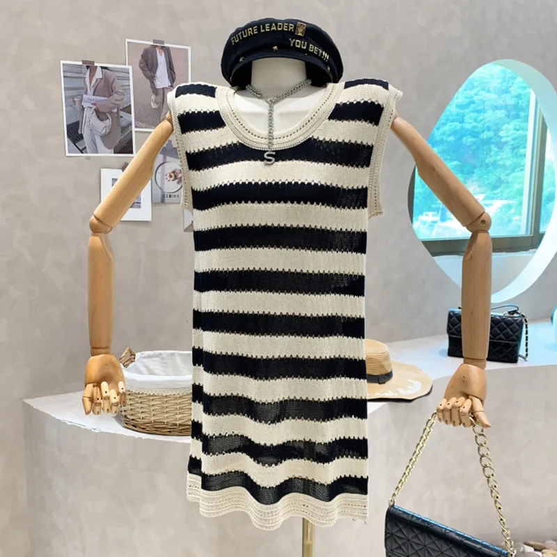 

Niche Design New Women's Clothing 2022 Summer Retro Design Pullover Loose Sleeveless Black Striped Knit Shirt Sweater Vest Top